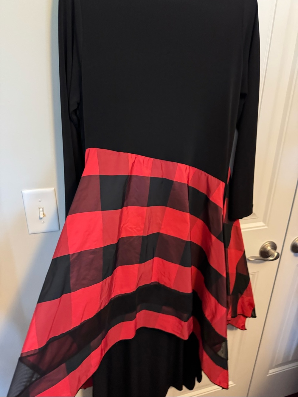 IC COLLECTION Black Dress with Red Tag Accent